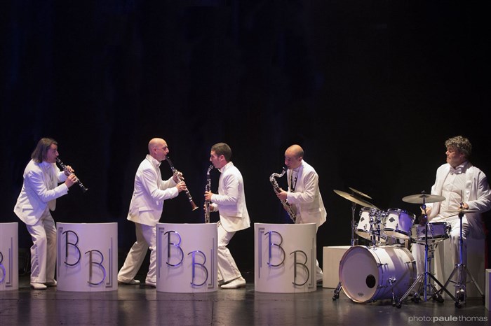 Photo de Les Bons Becs dans Big Bang