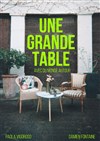 Une grande table avec du monde autour - Improvidence