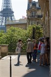 Visite guidée : La Tour Eiffel fait son cinéma - Métro Trocadéro