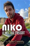 Niko dans Le mec qui s'assoit - La Comédie de Toulouse