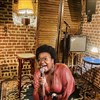 Mamari dans Trop drôle pour mourir - Le Bouquet Bar