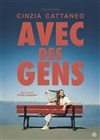 Cinzia Cattaneo dans Avec des gens - Théâtre BO Saint Martin