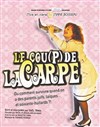 Yaël Tama dans Le cou(p) de la carpe - Le Carrousel de Paris