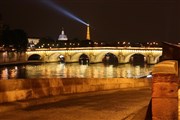 Paris dans ses habits de lumière pendant la période de Noël ! | par Soazig Le Guevel Cultur' en Marche Le Guevel Soazig Affiche