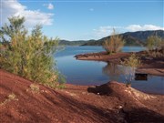 Visite guidée : Le Grand site du Salagou | par Murielle Dambreville Rudeau Lac du Salagou Affiche
