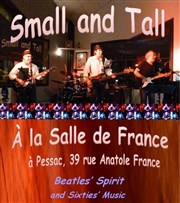 Small and tall Salle de france Affiche