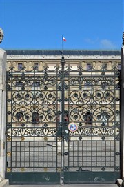 Visite guidée : Saint-Germain-des-Prés insolite | par La Cachette de Paris Place Saint-Germain-des-Prés Affiche