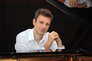 Maxime Zecchini - Récital piano | Oeuvres pour main gauche seule et oeuvres pour deux mains Salle Cortot Affiche