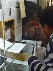Visite guidée : Le musée des lettres et manuscrits en famille Muse des Lettres et Manuscrits Affiche
