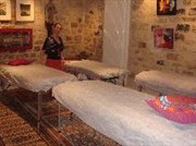 Atelier massage : Découverte-pratique les jambes côté pile Atelier-etc Affiche