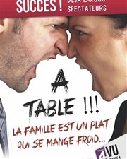 A table ! La famille est un plat qui se mange froid Salle Victor Hugo Affiche