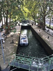 Visite guidée : Une balade autour du Canal Saint-Martin et du bassin de la Villette | par Loetitia Mathou Mtro Rpublique Affiche