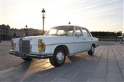 Balade guidée en voiture de collection - Mercedes 280 SE de 1970 : Paris Insolite Hôtel de Ville de Paris Affiche