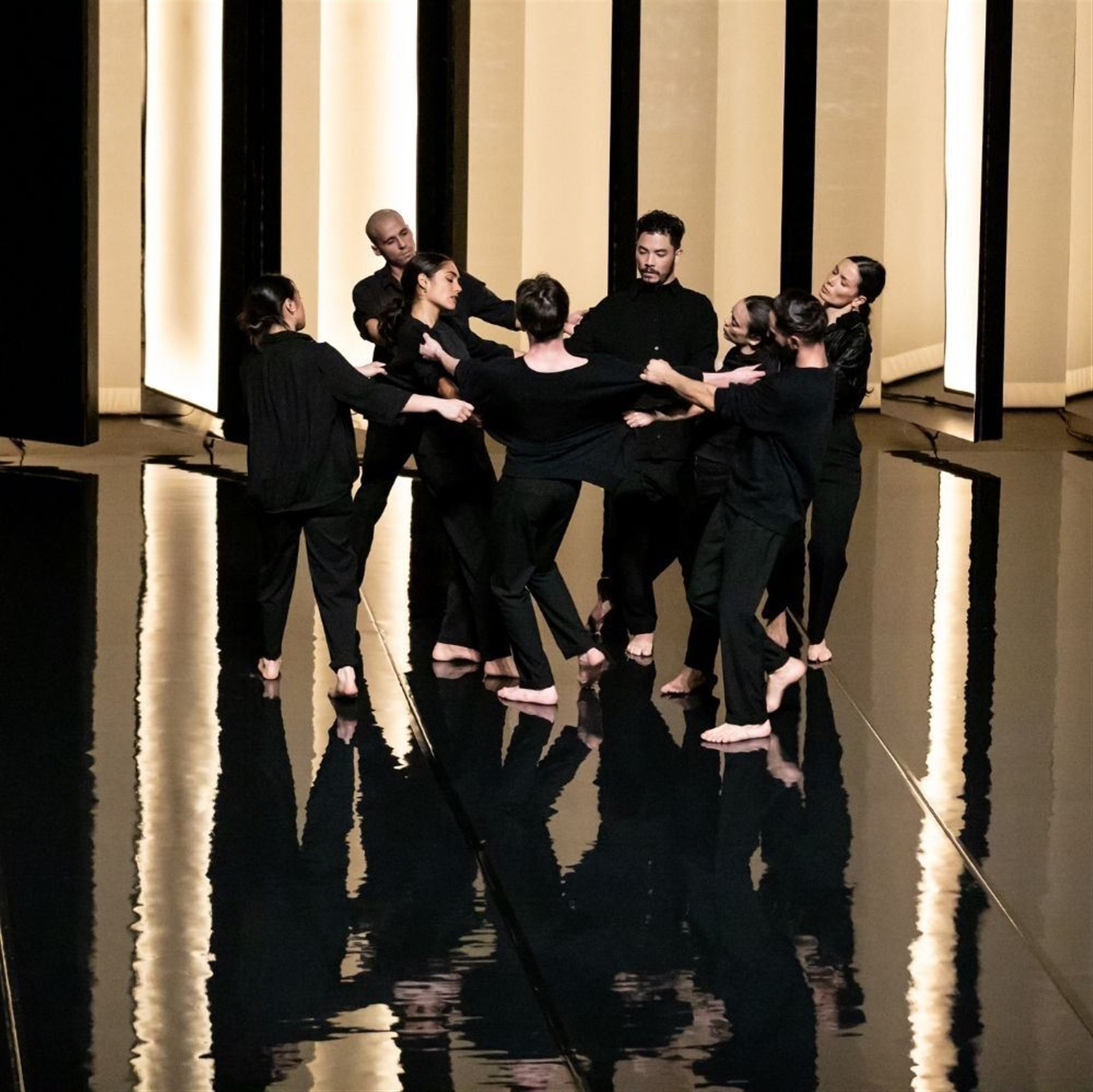 Les Yeux Fermés