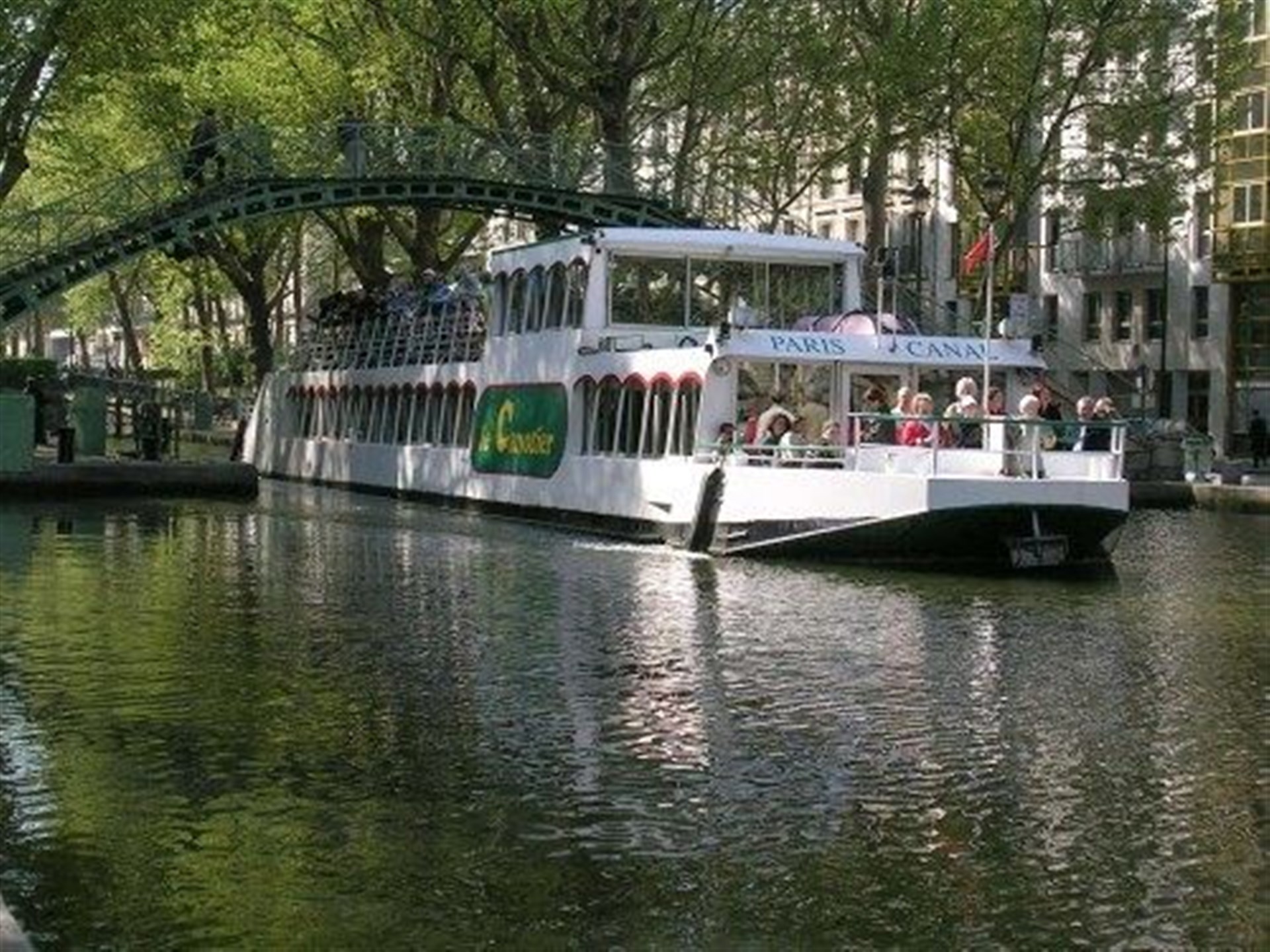 Croisière sur la Seine et le canal Saint Martin   Du Musée d'Orsay au Parc de la Villette