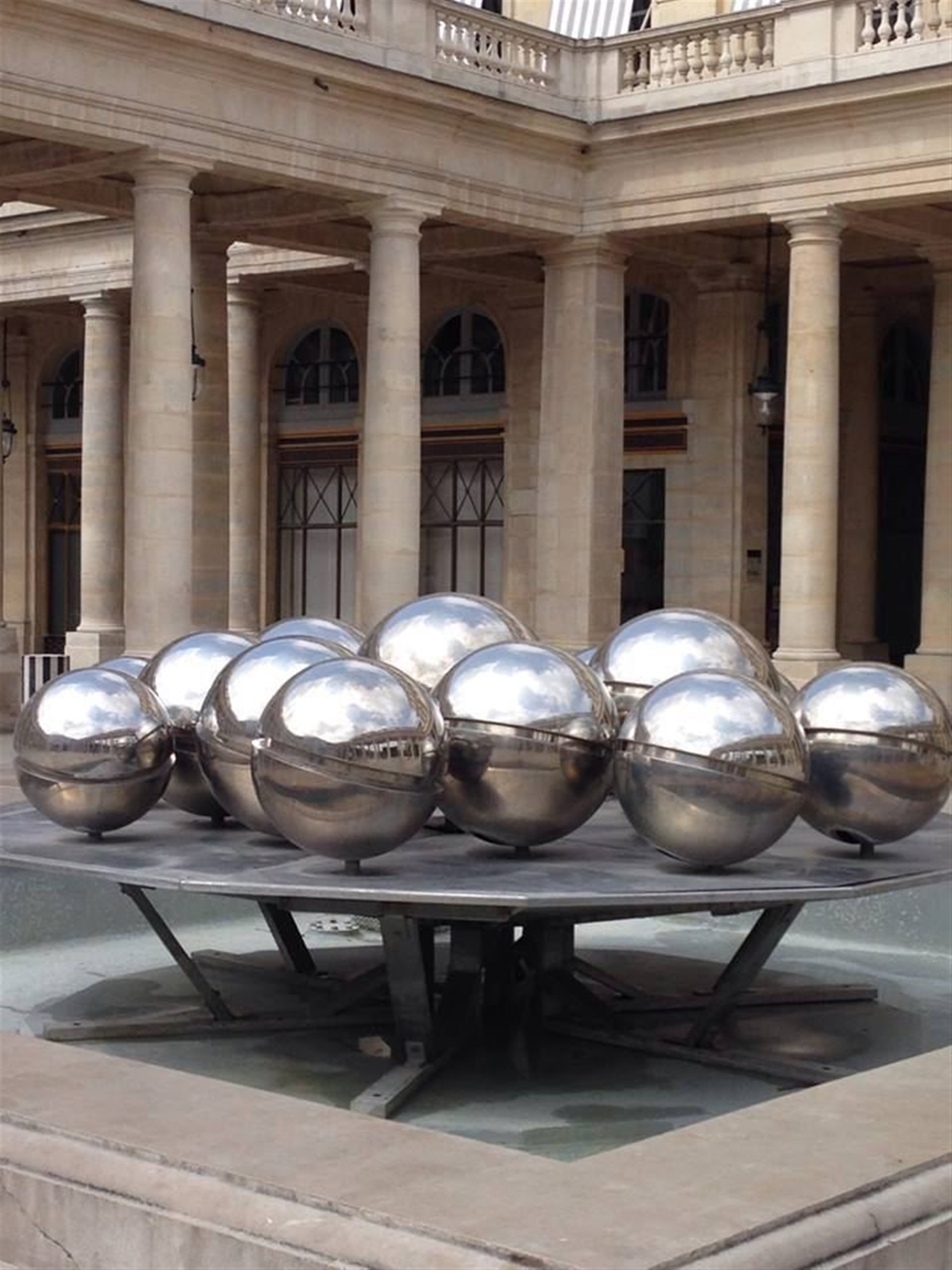 Visite guidée : Le Palais-Royal est un beau palais, toutes les jeunes filles sont à marier...