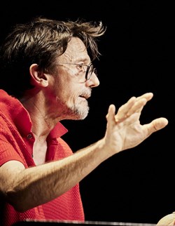 Affiche de Carte blanche à Stanislas Nordey : Debout, la joie de David Léon | Festival Zoom #9