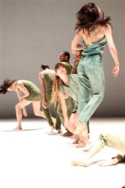 Affiche de Rachid Ouramdane & le Ballet de l'Opéra de Tunis : Tenir le temps