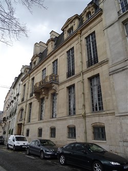 Affiche de Visite guidée : L'hôtel de Lauzun et balade dans l'ïle Saint-Louis | par Loetitia Mathou