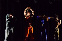 Affiche de 4 actrices et les autres