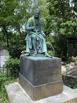 Affiche de Visite guidée : célébrités du Père Lachaise, le circuit des tombes à voir absolument ! | par Cécile Le Nezet