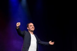 Affiche de Victor Rossi dans Une minute de silence