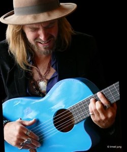 Affiche de L'homme à la guitare bleue chante les derniers mots de Leprest