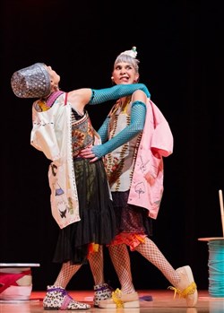 Affiche de Les soeurs Antienne dans de Filles en aiguilles (duo A capella)