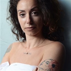 Affiche de Paloma Pradal dans Et vous, qui êtes-vous ?