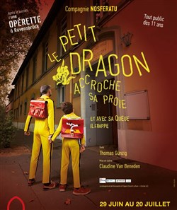 Affiche de Le petit dragon accroche sa proie et avec sa queue il frappe