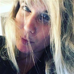 Affiche de French romance : cabarets, passions secrètes & chansons sensuelles | par Veronica Antonelli