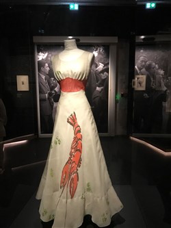 Affiche de Visite guidée : Exposition Elsa Schiaparelli, Shocking ! Les mondes surréalistes d'Elsa Schiaparelli | par Loetitia Mathou