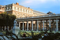 Affiche de Le palais-royal et ses passages insoupçonnés au coeur de paris | par Pierre-Yves Jaslet