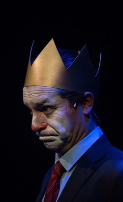 Affiche de La vie et la mort de J. Chirac, roi des Français