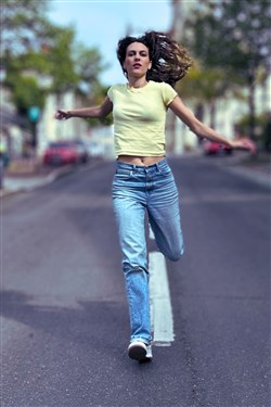 Affiche de Jeanne Elima dans Grande fille