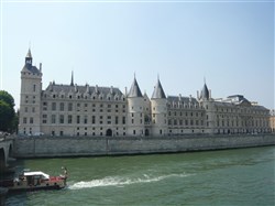 Affiche de Visite guidée : La Conciergerie, du palais royal à la prison par Loetitia Mathou