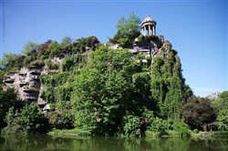 Affiche de visite guidée : Balade aux Buttes Chaumont et à ma Mouzaïa | par Loetitia Mathou