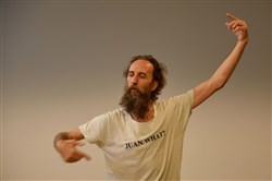 Affiche de Between what is no longer and what is not yet | Juan Dominguez