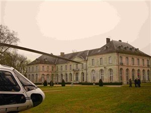 Affiche de Grand tour de Paris en helicoptere avec escale à l'abbaye de Chaalis