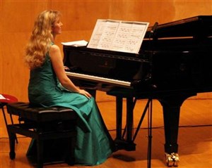 Affiche de Apéro Lyrique avec Alina Pavalache au piano.