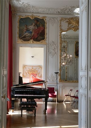 Affiche de Andoni Aguirre, piano & Gjezi Kristi, violon en concert Jeunes Talents à l'hôtel de Soubise