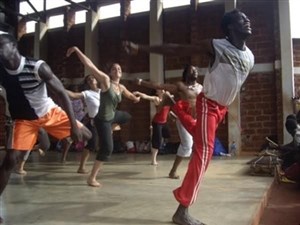 Affiche de Stage de danse africaine avec percussionnistes
