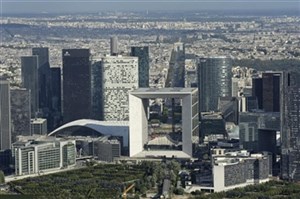 Affiche de Visite guidée de la Grande Arche et du quartier de la Défense | Par Aime Paris