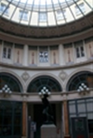 Affiche de Visite guidée : Les passages couverts et le Palais Royal : une balade élégante sous les verrières | Par Pierre Malzieu