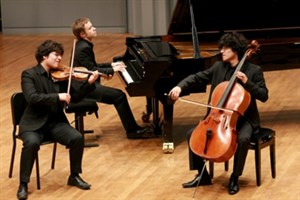 Affiche de Trio Suyana, trio avec piano - Brahms, Mozart, Rachmaninov. Concert Jeunes Talents