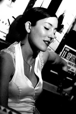 Affiche de Miss White and The Drunken Piano + Des Fourmis dans les Mains