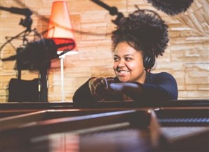 Affiche de Clélya Abraham : Mariage entre jazz et musiques traditionnelles caribéennes | Soirée spéciale Jacques Schwartz-Bart