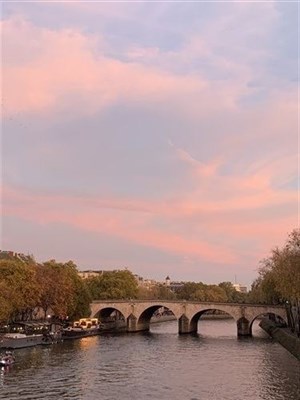 Affiche de Visite guidée : Les mille et un jours de Paris ! par Magalie Desurmont
