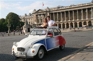 Affiche de Balade Légendaire : Visite de Paris en 2CV | par Paris Authentic