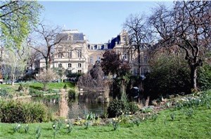 Affiche de Visite guidée : Grandeur et décadence des templiers dans le Marais | par Balades avec 2 ailes